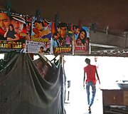 Po tiltu Delyje įkurtas kino teatras žemiausių kastų atstovams