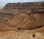 Archeologai prie Negyvosios jūros esančioje oloje ie&scaron;ko istorinių artefaktų