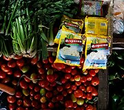 Alkani venesueliečiai verčiasi maisto produktų kontrabanda i&scaron; Kolumbijos