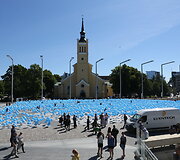 &Scaron;imtai a&scaron;arų Talino aik&scaron;tėjo, skirtų paminėti Tremties dieną