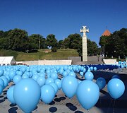 &Scaron;imtai a&scaron;arų Talino aik&scaron;tėjo, skirtų paminėti Tremties dieną