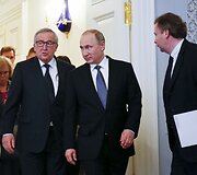 Rusijos prezidentas Vladimiras Putinas penktadienį ekonomikos forume Sankt Peterburge