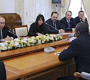 Rusijos prezidentas Vladimiras Putinas penktadienį ekonomikos forume Sankt Peterburge