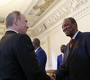 Rusijos prezidentas Vladimiras Putinas penktadienį ekonomikos forume Sankt Peterburge