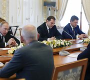 Rusijos prezidentas Vladimiras Putinas penktadienį ekonomikos forume Sankt Peterburge