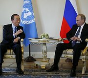 Rusijos prezidentas Vladimiras Putinas penktadienį ekonomikos forume Sankt Peterburge