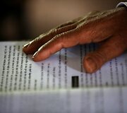 Senelis nepalietis (68 m.) po žmonos mirties ėmė lankyti mokyklą, nes vaikystėje tam nebuvo lė&scaron;ų