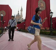 Kinijoje atidarytas &bdquo;Disney&ldquo; pramogų parkas