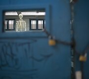 Kadaise pažangiausioms žemyne, Venesuelos mokykloms stinga lė&scaron;ų, jas palieka mokytojai ir mokiniai