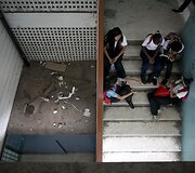 Kadaise pažangiausioms žemyne, Venesuelos mokykloms stinga lė&scaron;ų, jas palieka mokytojai ir mokiniai