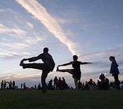 Tūkstančiai žmonių Stounhendže &scaron;venčia vasaros saulėgrįžą