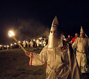 Kukluksklanas &ndash; 150 metų nemir&scaron;tanti neapykantos organizacija