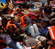 Laivas Viduržemio jūroje gelbsti i&scaron;sekusius &Scaron;iaurės Afrikos migrantus