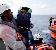 Laivas Viduržemio jūroje gelbsti i&scaron;sekusius &Scaron;iaurės Afrikos migrantus