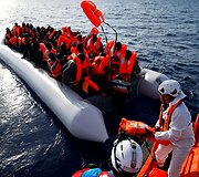 Laivas Viduržemio jūroje gelbsti i&scaron;sekusius &Scaron;iaurės Afrikos migrantus