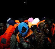 Laivas Viduržemio jūroje gelbsti i&scaron;sekusius &Scaron;iaurės Afrikos migrantus