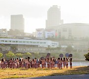 Klivlande daugiau kaip 100 nuogų moterų pozavo protestuodamos prie&scaron; Trumpą