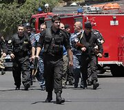 Ginkluota grupė užėmė policijos ir Vidaus reikalų ministerijos pajėgų pastatą Jerevane