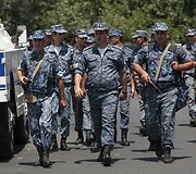 Ginkluota grupė užėmė policijos ir Vidaus reikalų ministerijos pajėgų pastatą Jerevane