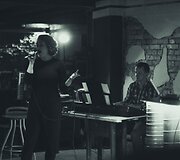 Gintarė &Scaron;migelskytė ir Justas Čeponis. Koncerto &bdquo;La Vie Boheme&ldquo; @ &bdquo;Que pasa&ldquo; akimirka