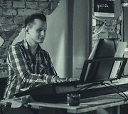 Gintarė &Scaron;migelskytė ir Justas Čeponis. Koncerto &bdquo;La Vie Boheme&ldquo; @ &bdquo;Que pasa&ldquo; akimirka