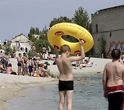 Apleistas sovietinis kalėjimas Estijoje, kurio kaliniai kasdavo klintis, pavirto žmonių mėgstama nardymo vieta