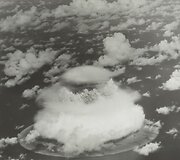Prie&scaron; 70 metų JAV i&scaron;mėgino povandeninę atominę bombą Bikini atole