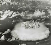 Prie&scaron; 70 metų JAV i&scaron;mėgino povandeninę atominę bombą Bikini atole