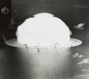 Prie&scaron; 70 metų JAV i&scaron;mėgino povandeninę atominę bombą Bikini atole