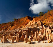 &bdquo;Tsingy Rouge&ldquo; uoliena Madagaskare