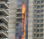 Dubajuje dega vienas dangoraižių