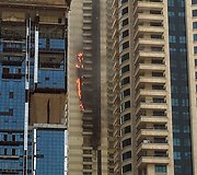 Dubajuje dega vienas dangoraižių