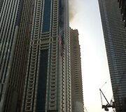 Dubajuje dega vienas dangoraižių