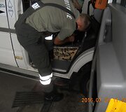 Mikroautobuse slėpta cigarečių kontrabanda