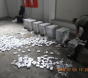 Mikroautobuse slėpta cigarečių kontrabanda