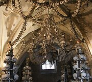 Žmonių skeletais puo&scaron;ta Sedleco kaulų koplyčia Čekijoje