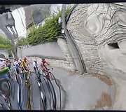 "Tour de France" lenktynių akimirka atsispindėjusi veidrodyje