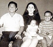 Barackas Obama su seserimi Maya, mama Ann Dunham&nbsp;ir jos antruoju vyru