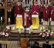 Prancūzijoje atsisveikinama su džihadistų nužudytu kunigu