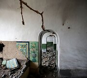 Vir&scaron; anglies &scaron;achtų atsidūręs miestelis Kinijoje i&scaron; lėto smenga į žemę