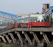 Vir&scaron; anglies &scaron;achtų atsidūręs miestelis Kinijoje i&scaron; lėto smenga į žemę