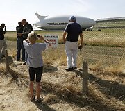 Nukrito didžiausias pasaulyje orlaivis &bdquo;Airlander 10&ldquo;