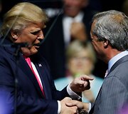 Nigelas Farage'as dalyvavo respublikonų kandidato į JAV prezidentus Donaldo Trumpo kampanijos renginyje Misisipės valstijoje