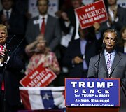 Nigelas Farage'as dalyvavo respublikonų kandidato į JAV prezidentus Donaldo Trumpo kampanijos renginyje Misisipės valstijoje