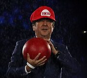 Japonijos premjeras Shinzo Abe pasirodė Rio de Žaneiro olimpinių žaidynių uždarymo ceremonijoje