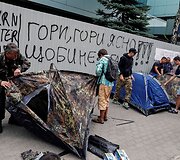 Ukrainiečių televizijos &bdquo;Inter TV&ldquo; studija, padegta protestuotojų, nepatenkinti &bdquo;prorusi&scaron;ka&ldquo; &scaron;io kanalo platforma