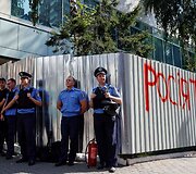 Ukrainiečių televizijos &bdquo;Inter TV&ldquo; studija, padegta protestuotojų, nepatenkinti &bdquo;prorusi&scaron;ka&ldquo; &scaron;io kanalo platforma