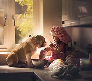 Pogimdyminę depresiją per fotografiją įveikusi mama fotografuoja dukrą norėdama jos atsipra&scaron;yti