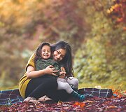 Pogimdyminę depresiją per fotografiją įveikusi mama fotografuoja dukrą norėdama jos atsipra&scaron;yti