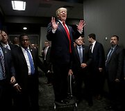 Donaldas Trumpas kalba su žmonėmis